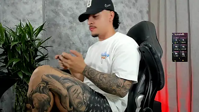 boyc022  online show from December 23, 2025, 12:43 am