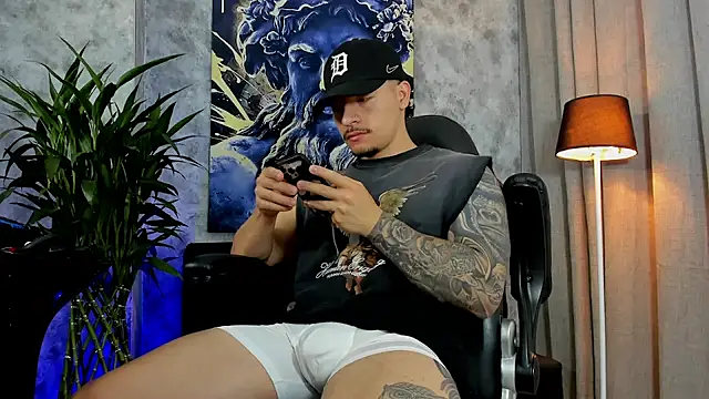 boyc022  online show from October 13, 2025, 12:51 pm