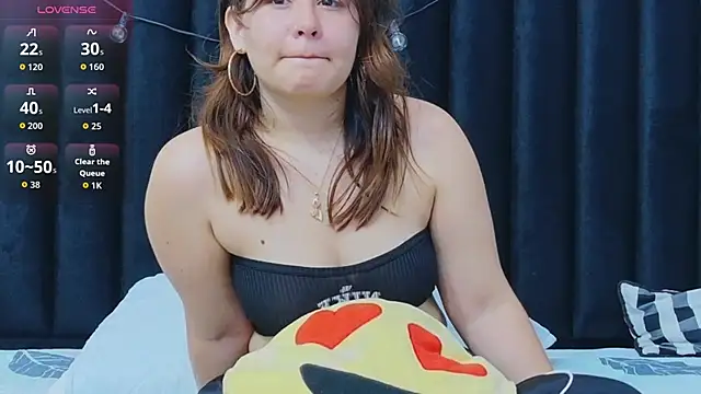 hornybarelylegalgirl online show from October 3, 2025, 5:36 pm