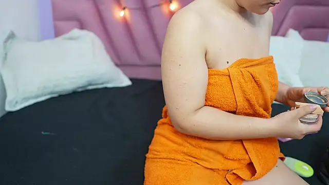 hornybarelylegalgirl online show from June 26, 2026, 12:11 pm