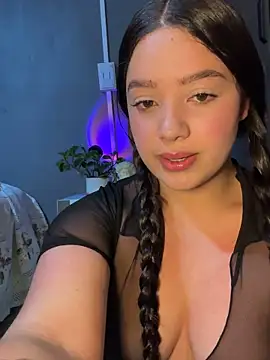 Snapshot of Julieta_333 chatting on April 8, 2026, 11:44 am Julieta 333 online show from April 8, 2026, 11:44 am