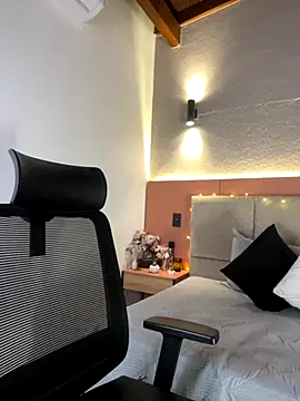 AniiRose online show from October 4, 2025, 12:01 am