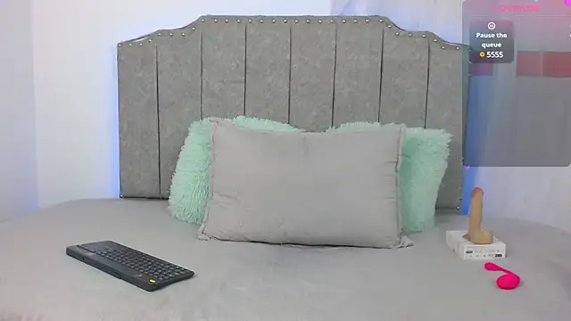 Snapshot of giorno_giovanna chatting on December 9, 2024, 5:08 pm giorno giovanna online show from December 9, 2024, 5:08 pm