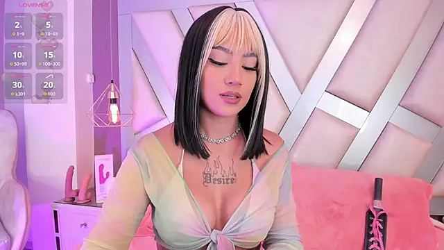 MadissonRey online show from September 26, 2025, 1:40 pm