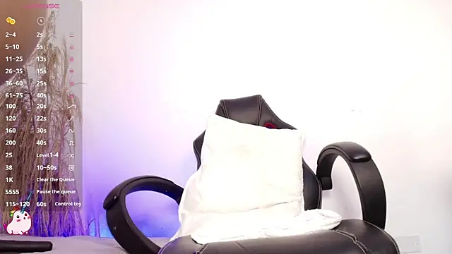 Snapshot of ViolettBrowns chatting on January 14, 2025, 1:17 pm ViolettBrowns online show from January 14, 2025, 1:17 pm