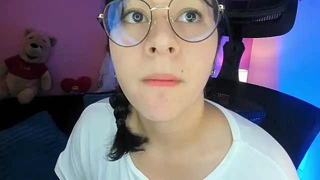 agnes 213 online show from September 26, 2025, 1:40 pm