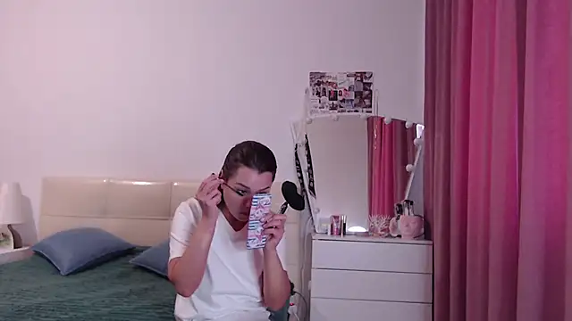 MiraMiss online show from June 21, 2026, 7:36 am