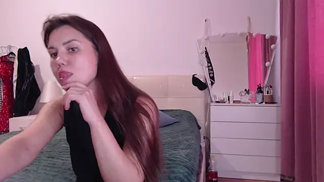 MiraMiss online show from July 28, 2026, 9:39 am