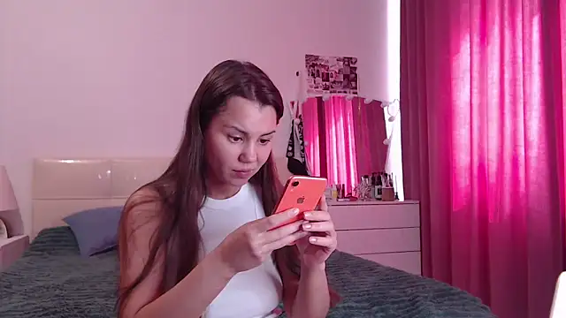 MiraMiss online show from June 17, 2026, 6:24 am