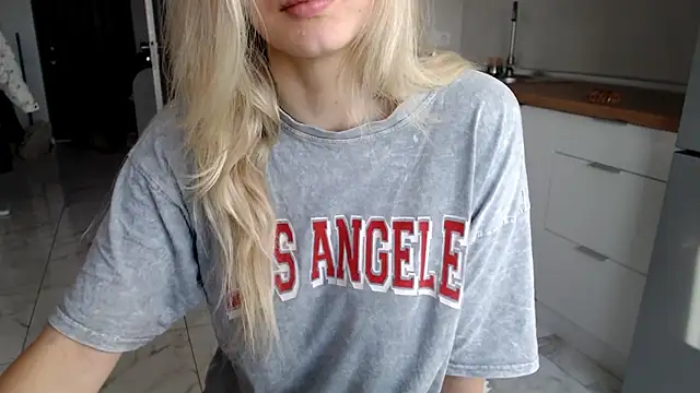 KissMyVibe online show from January 8, 2025, 11:21 am