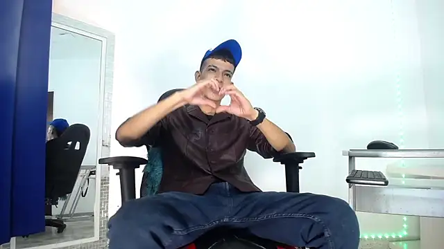 Favel Gomez7 online show from December 20, 2024, 12:49 pm