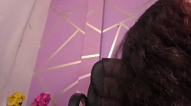 Queenjenn   online show from February 15, 2025, 11:58 pm