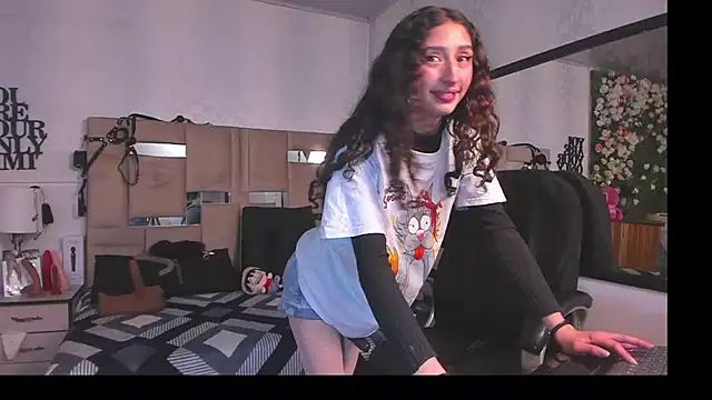 Queenjenn   online show from December 21, 2025, 12:46 am