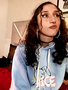 Queenjenn   online show from February 16, 2025, 10:21 am