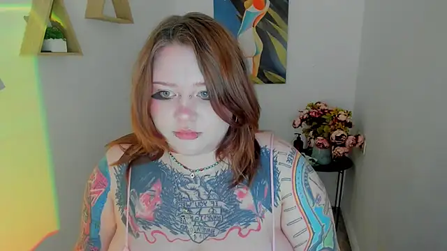 Snapshot of MoonLghte chatting on May 8, 2026, 7:28 pm MoonLghte online show from May 8, 2026, 7:28 pm
