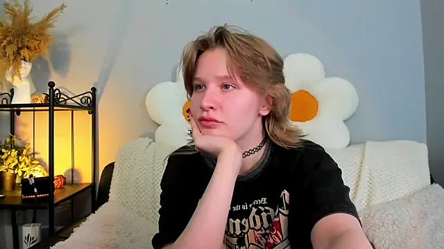 EvaStevs online show from February 15, 2025, 4:12 pm