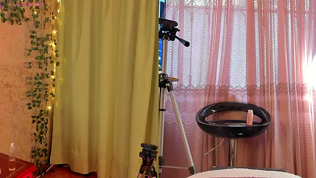 jenifer  power10 online show from March 14, 2025, 6:29 pm