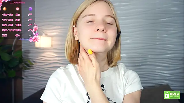 OdelinaFicken online show from November 6, 2025, 8:29 am