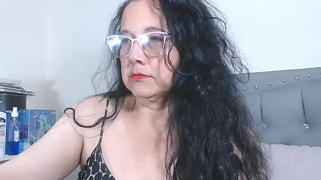 maturepriscila online show from November 19, 2025, 10:21 pm