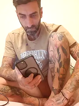 Snapshot of Italian69am chatting on November 5, 2025, 4:32 pm Italian69am online show from November 5, 2025, 4:32 pm