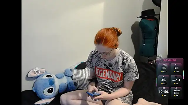 Snapshot of LilyFoxxx chatting on April 3, 2026, 5:25 am LilyFoxxx online show from April 3, 2026, 5:25 am