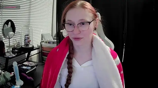 LilyFoxxx online show from February 19, 2025, 4:23 am