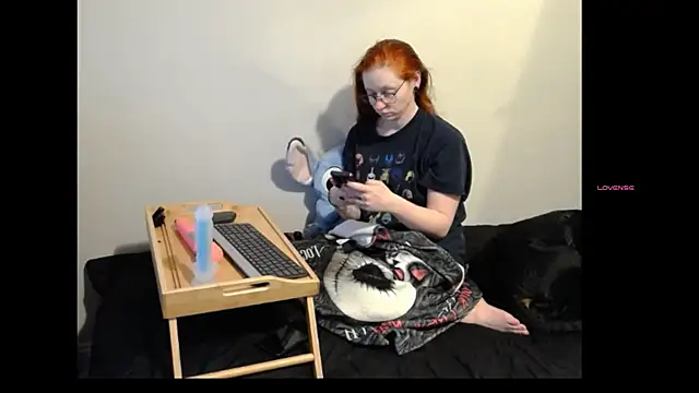 Snapshot of LilyFoxxx chatting on April 8, 2026, 5:42 am LilyFoxxx online show from April 8, 2026, 5:42 am