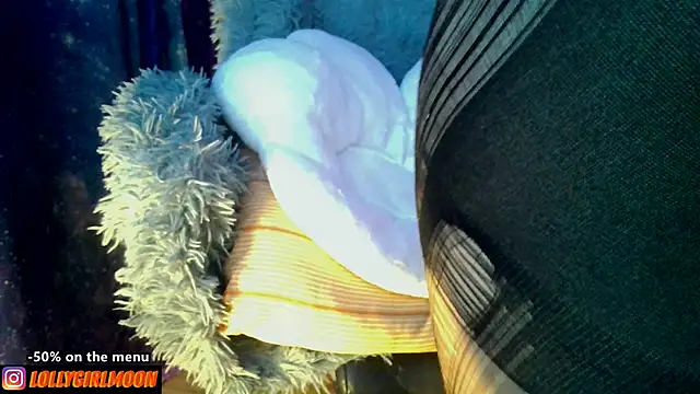 LollyyGirlMoon online show from January 6, 2025, 11:30 pm