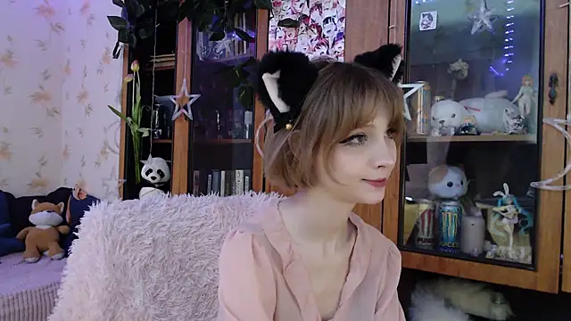 cloudgirrl online show from March 12, 2025, 9:23 am