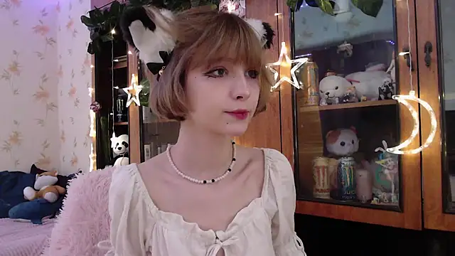 cloudgirrl online show from March 1, 2025, 10:10 pm