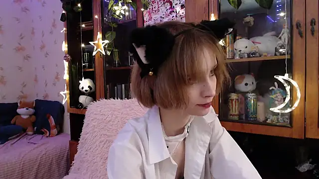 cloudgirrl online show from February 27, 2025, 1:08 am