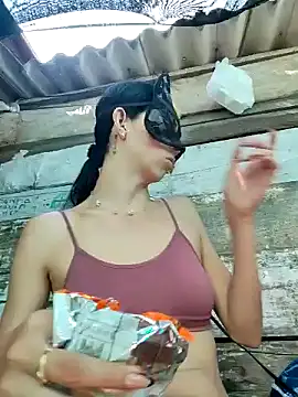 Snapshot of Estrella-Wicked chatting on December 20, 2024, 7:39 pm Estrella-Wicked online show from December 20, 2024, 7:39 pm