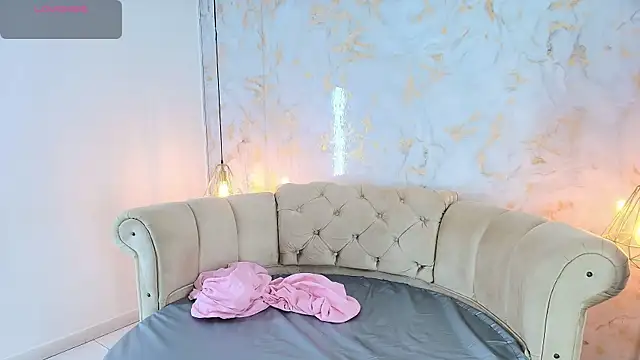 khloeblake online show from June 14, 2026, 1:34 pm