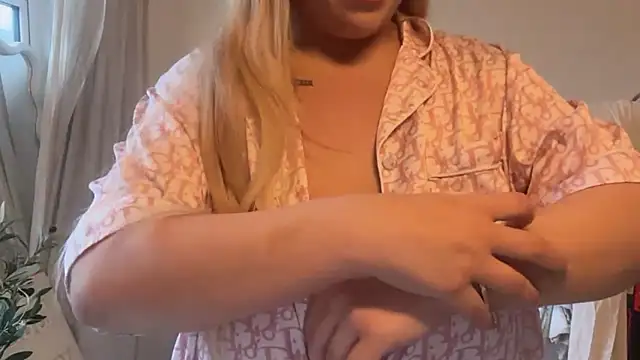 Snapshot of blairbella chatting on February 8, 2026, 8:12 am blairbella online show from February 8, 2026, 8:12 am