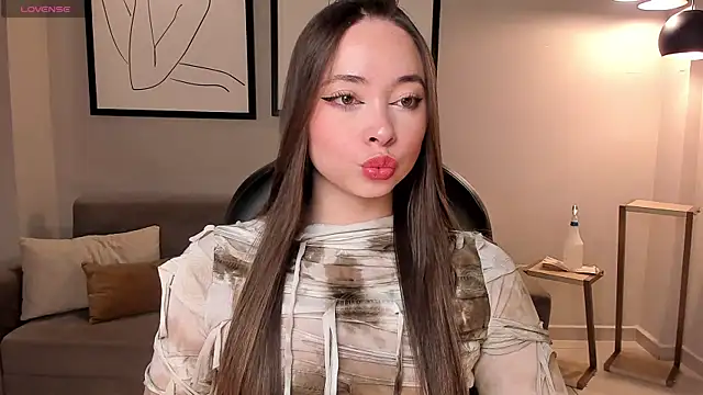 AlinaKravitz online show from October 27, 2025, 11:55 am