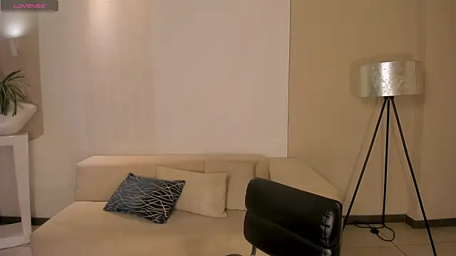 Snapshot of AlinaKravitz chatting on March 13, 2026, 11:48 am AlinaKravitz online show from March 13, 2026, 11:48 am