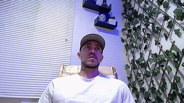 Snapshot of Jasson_kingg chatting on March 13, 2025, 1:54 am Jasson kingg online show from March 13, 2025, 1:54 am