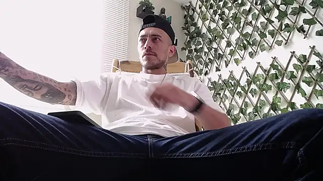 Snapshot of Jasson_kingg chatting on March 5, 2025, 5:39 pm Jasson kingg online show from March 5, 2025, 5:39 pm