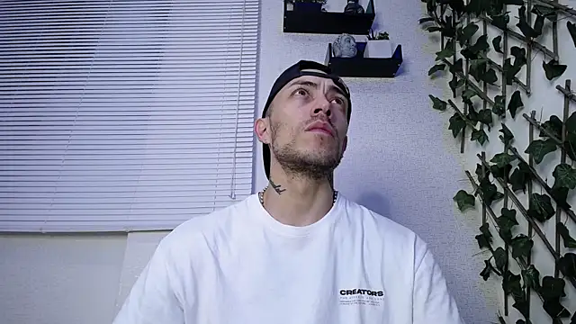 Snapshot of Jasson_kingg chatting on January 22, 2025, 2:04 am Jasson kingg online show from January 22, 2025, 2:04 am