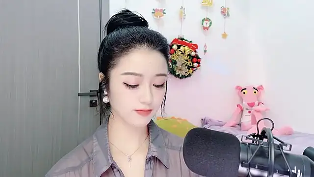 starsqimei online show from December 18, 2025, 6:07 am