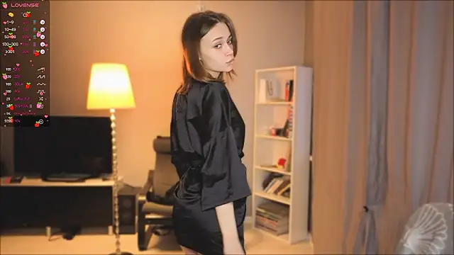 SweetLinaa online show from March 10, 2026, 3:38 pm