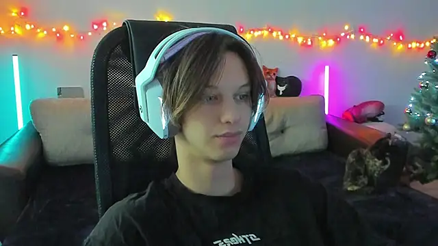 Ostin meow online show from December 15, 2025, 6:41 am