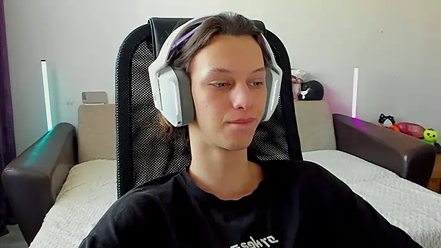 Ostin meow online show from February 20, 2026, 5:15 am