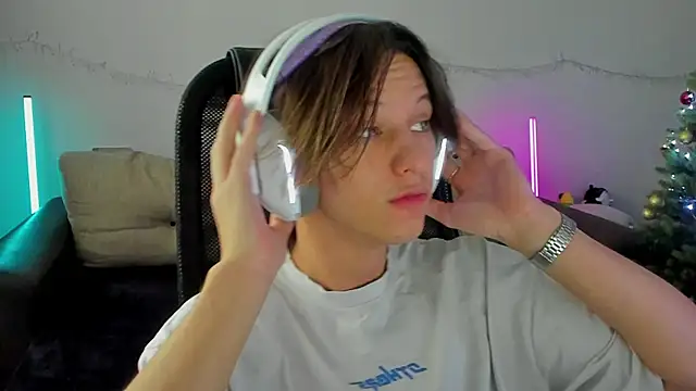 Ostin meow online show from December 22, 2025, 5:29 am