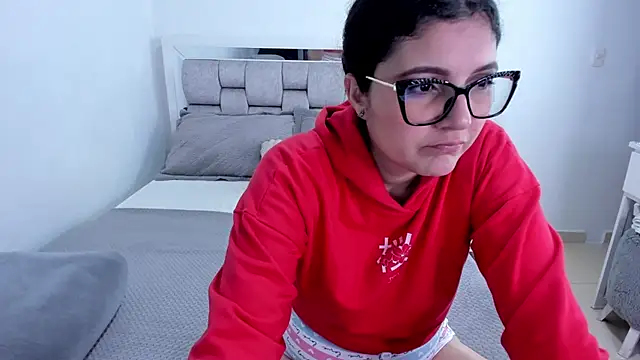 Camilaa bueno online show from July 6, 2026, 1:45 am