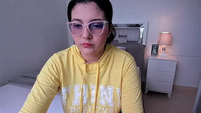 Camilaa bueno online show from March 22, 2026, 9:16 pm