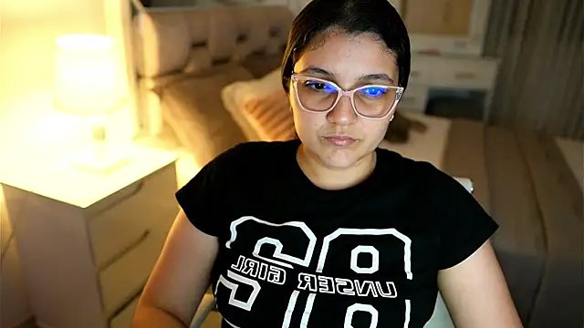 Camilaa bueno online show from November 26, 2025, 2:44 am