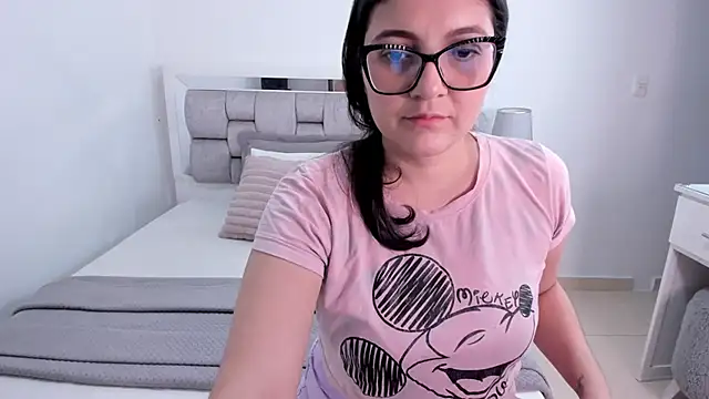 Camilaa bueno online show from July 1, 2026, 12:44 am