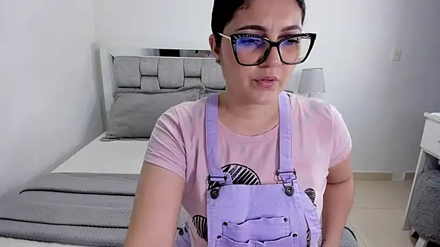 Camilaa bueno online show from July 14, 2026, 2:05 am