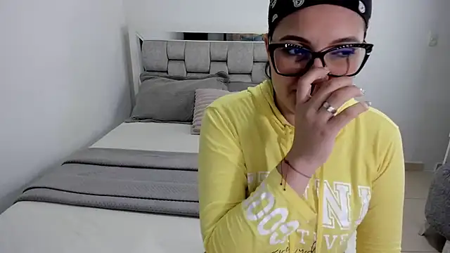 Camilaa bueno online show from July 20, 2026, 12:18 am